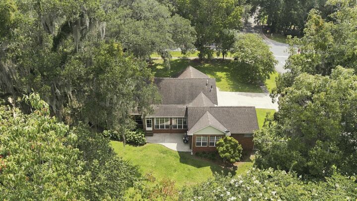 Property Photo: 210 Meadow Ridge Drive FL 32312