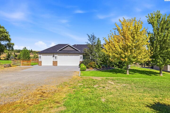 Property Photo: 38205 N 114 Pr NW WA 99320