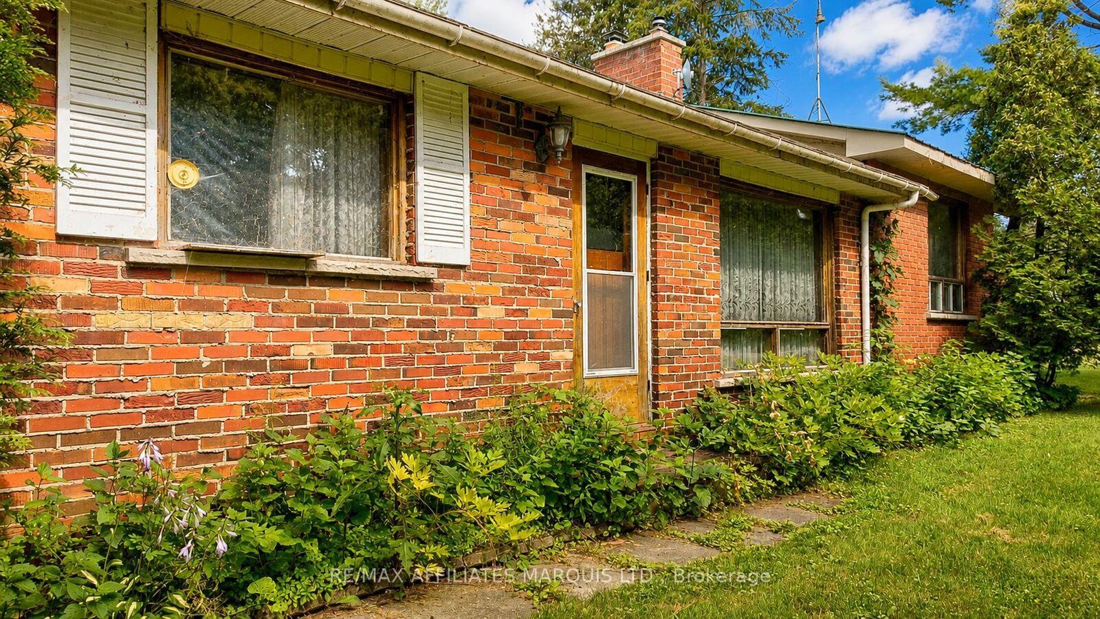 Property Photo:  6254 94th Ave-Danaher Avenue  ON K0C 1E0 