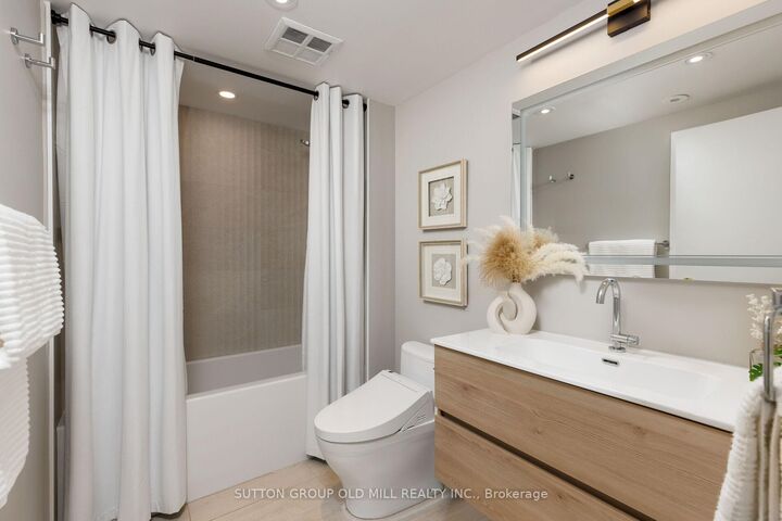 Property Photo: 46 Western Battery Road 809 ON M6K 3P1