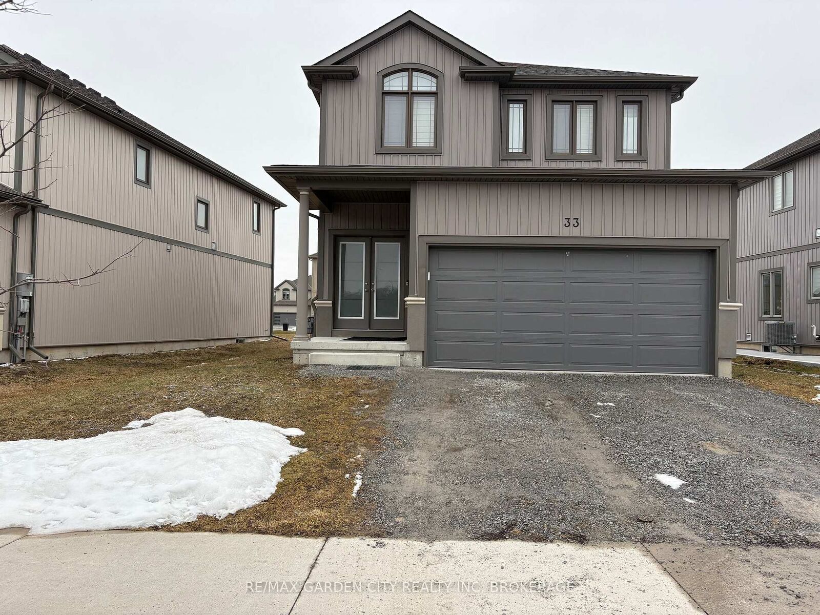 Property Photo: 33 Bounty Avenue ON L2V 0H3