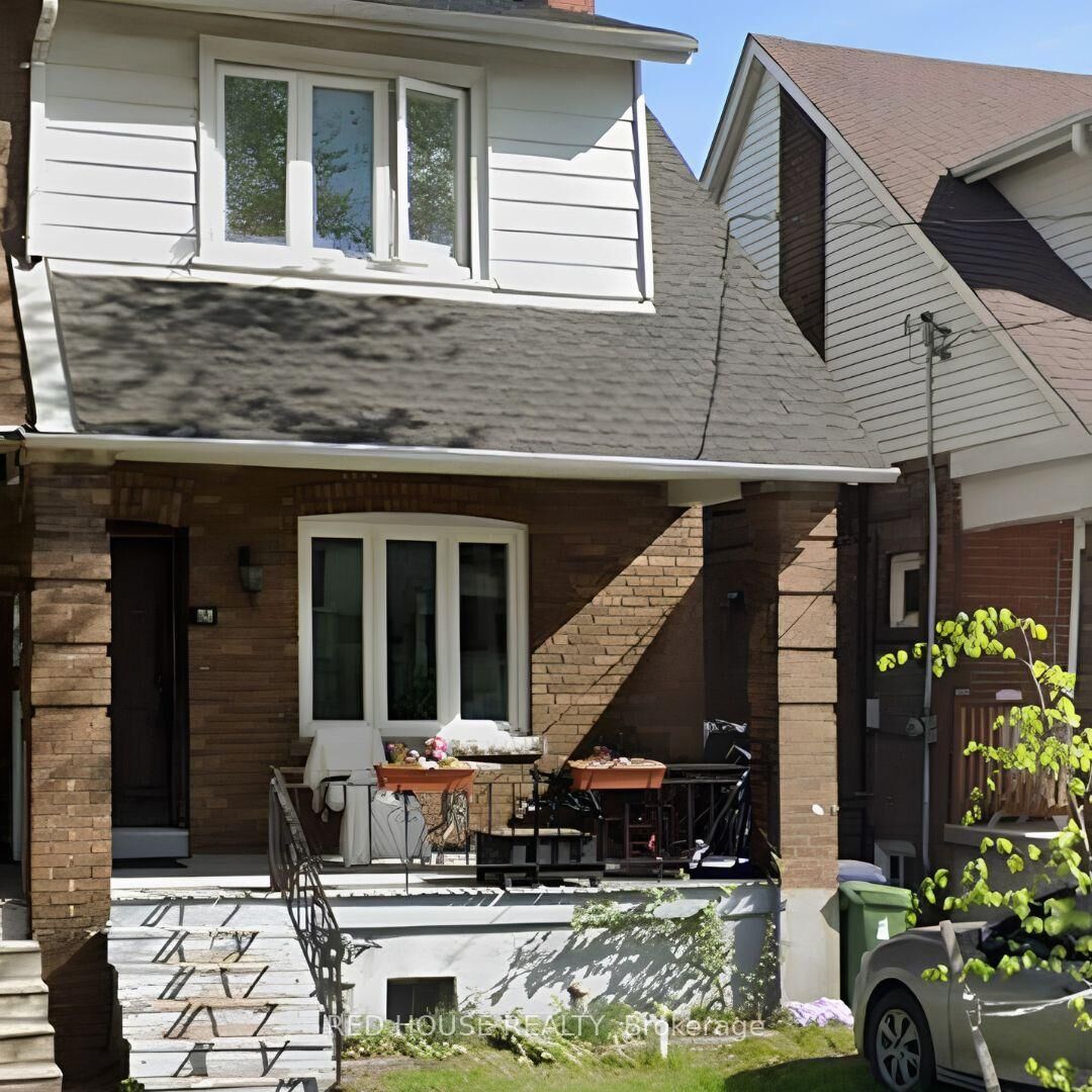 Property Photo:  32 Glebeholme Boulevard  ON M4J 1S4 