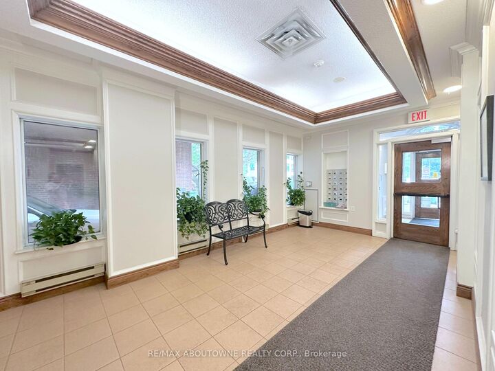 Property Photo:  268 Merton Street 205  ON M4S 1A9 