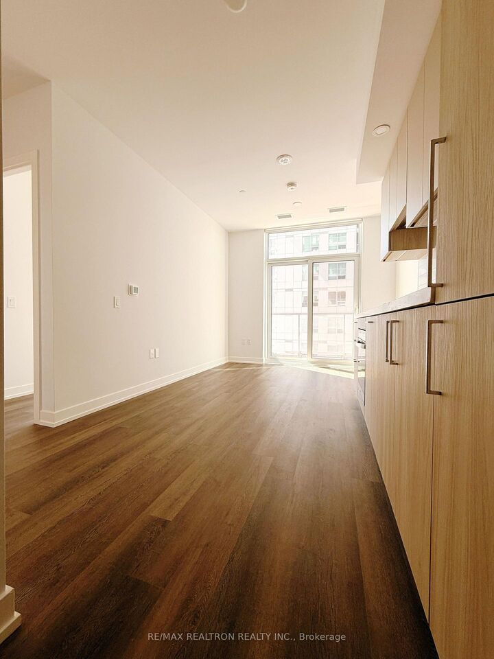 Property Photo: 5 Meadowdale Road 607 ON L4K 0C7