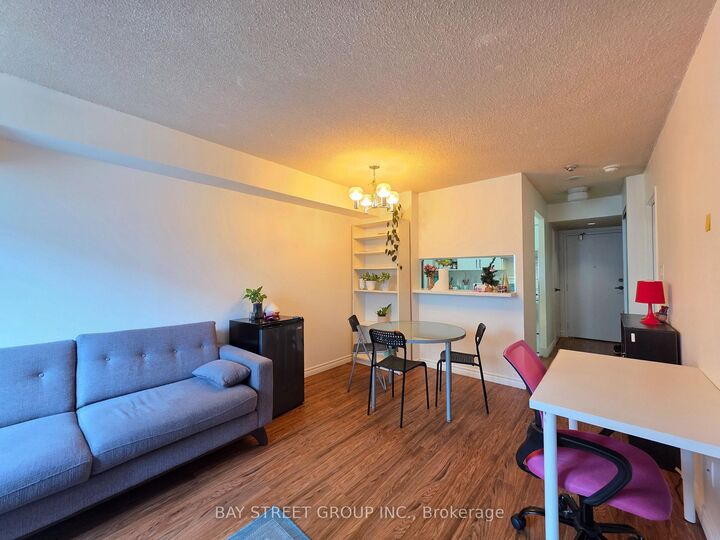 Property Photo: 633 Bay Street 1202 ON M5G 2G4
