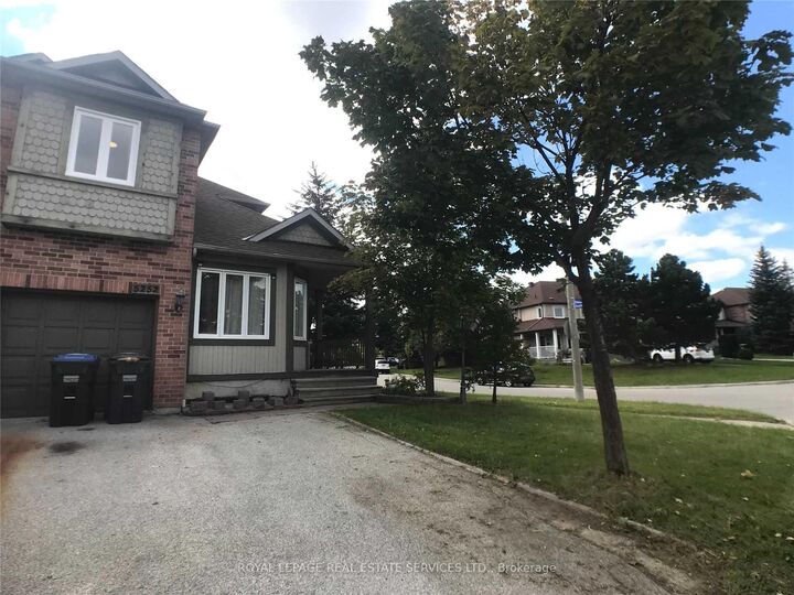 Property Photo:  5252 Bushelgrove Circle  ON L5M 6C5 
