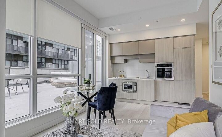 Property Photo: 39 Roehampton Avenue 505 ON M4P 1P9