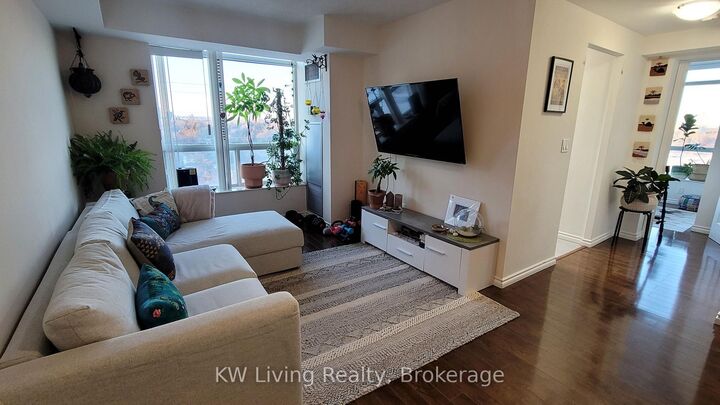 Property Photo: 28 Pemberton Avenue 903 ON M2M 4L1