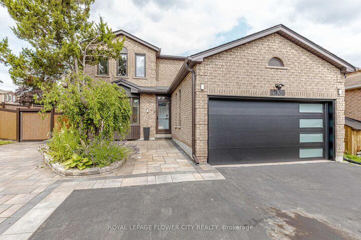 Property Photo: 1530 Somergrove Crescent ON L1X 2K7