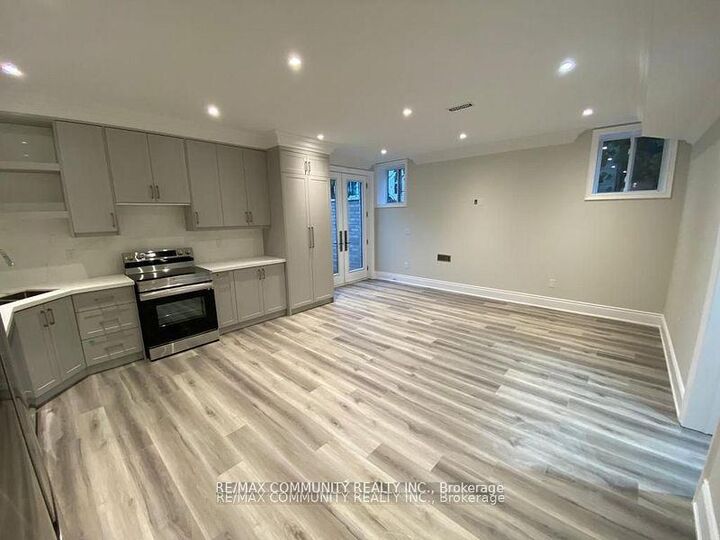 Property Photo:  118 Queen Street  ON L1M 1C3 