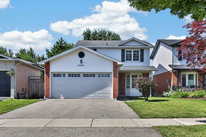 Property Photo: 2102 Salma Crescent ON L7M 3T1