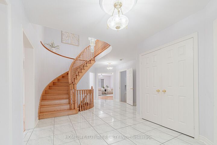 42 Boxwood Crescent — photo 1