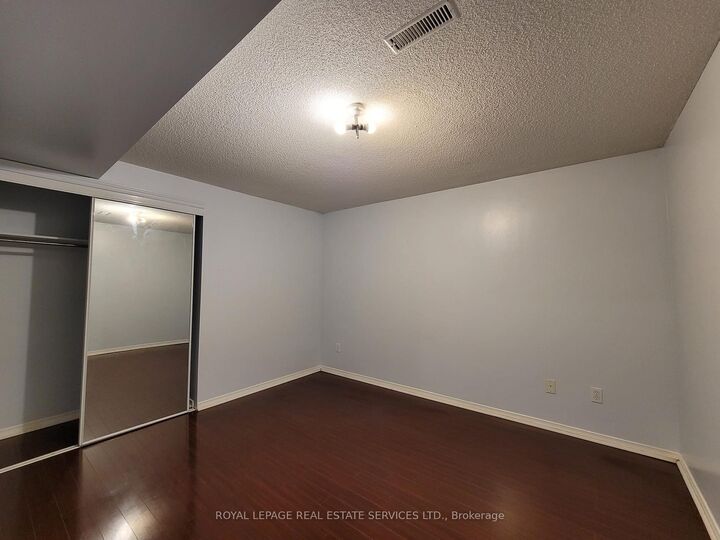 Property Photo:  323 Winfield Terrace Bsmt  ON L5R 1N6 