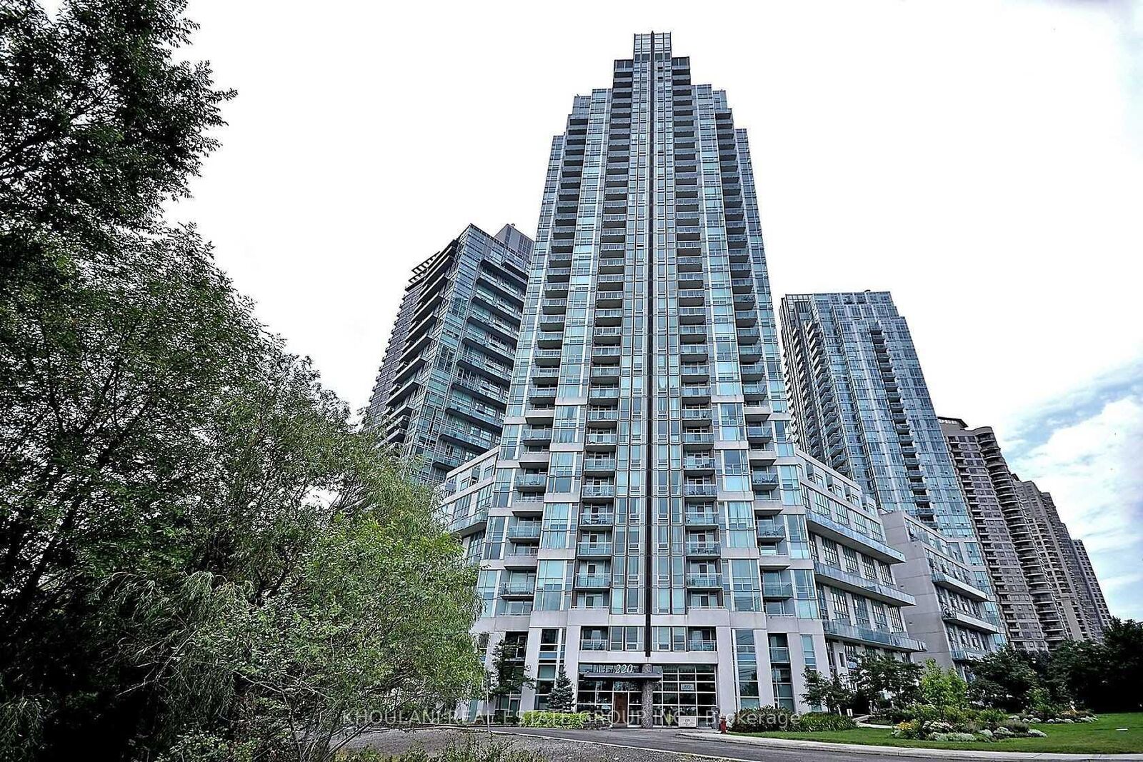 Property Photo: 220 Burnhamthorpe Road 2201 ON L5B 4N4