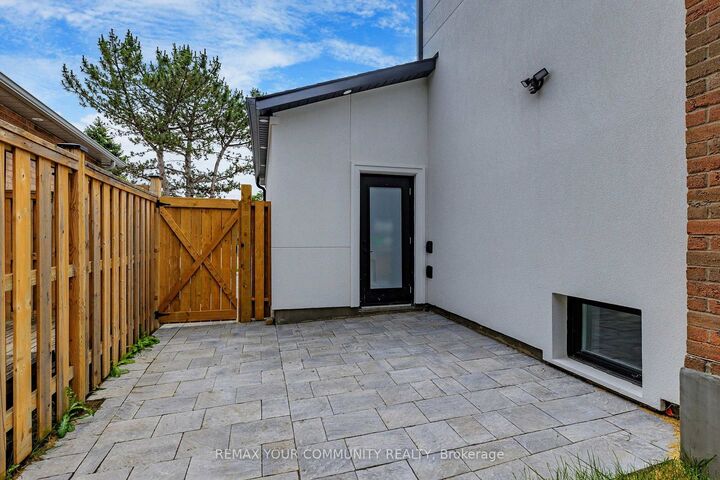 Property Photo:  90 Tamarac Trail  ON L4G 5S1 