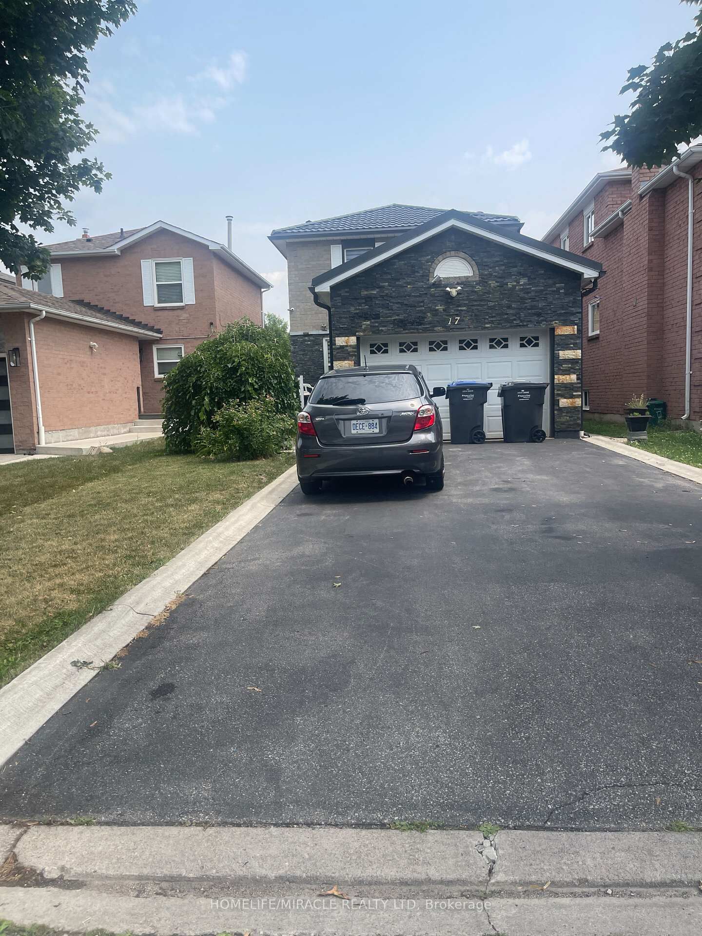 Property Photo:  17 Wayne Nicol Drive  ON L6X 3Z2 