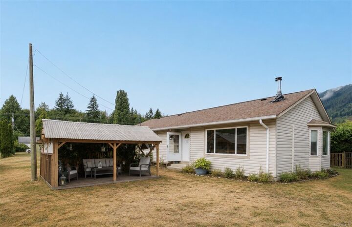 135 Macdonald Rd — photo 1