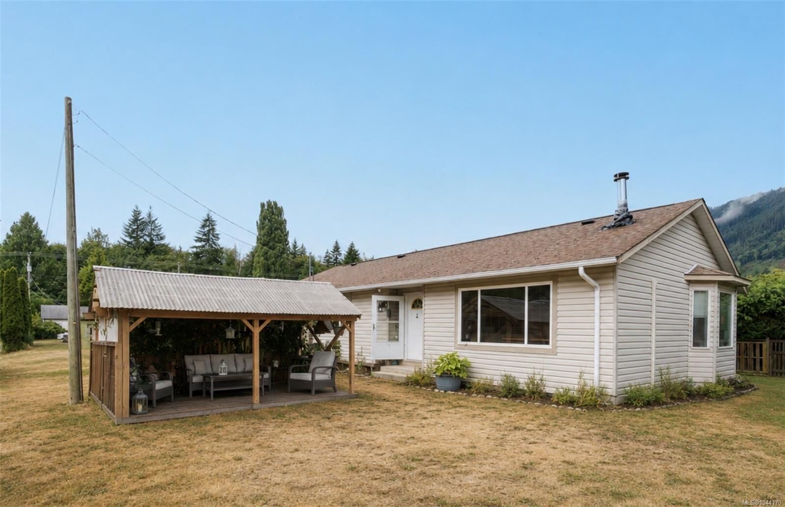 Property Photo: 135 Macdonald Rd BC V0R 2G0