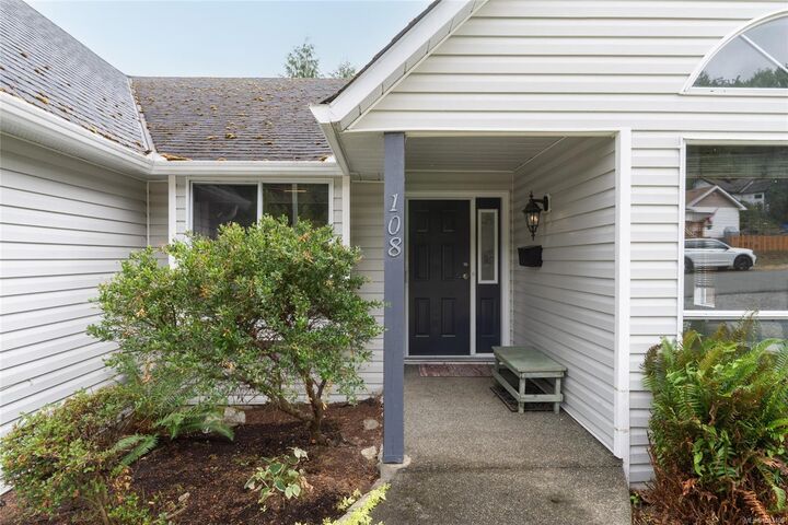 Property Photo: 108 River Rd BC V0R 2G0