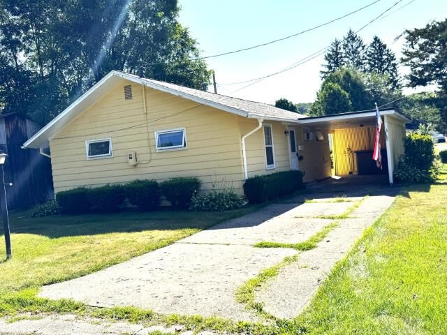 Property Photo:  3 White Street  PA 16365 