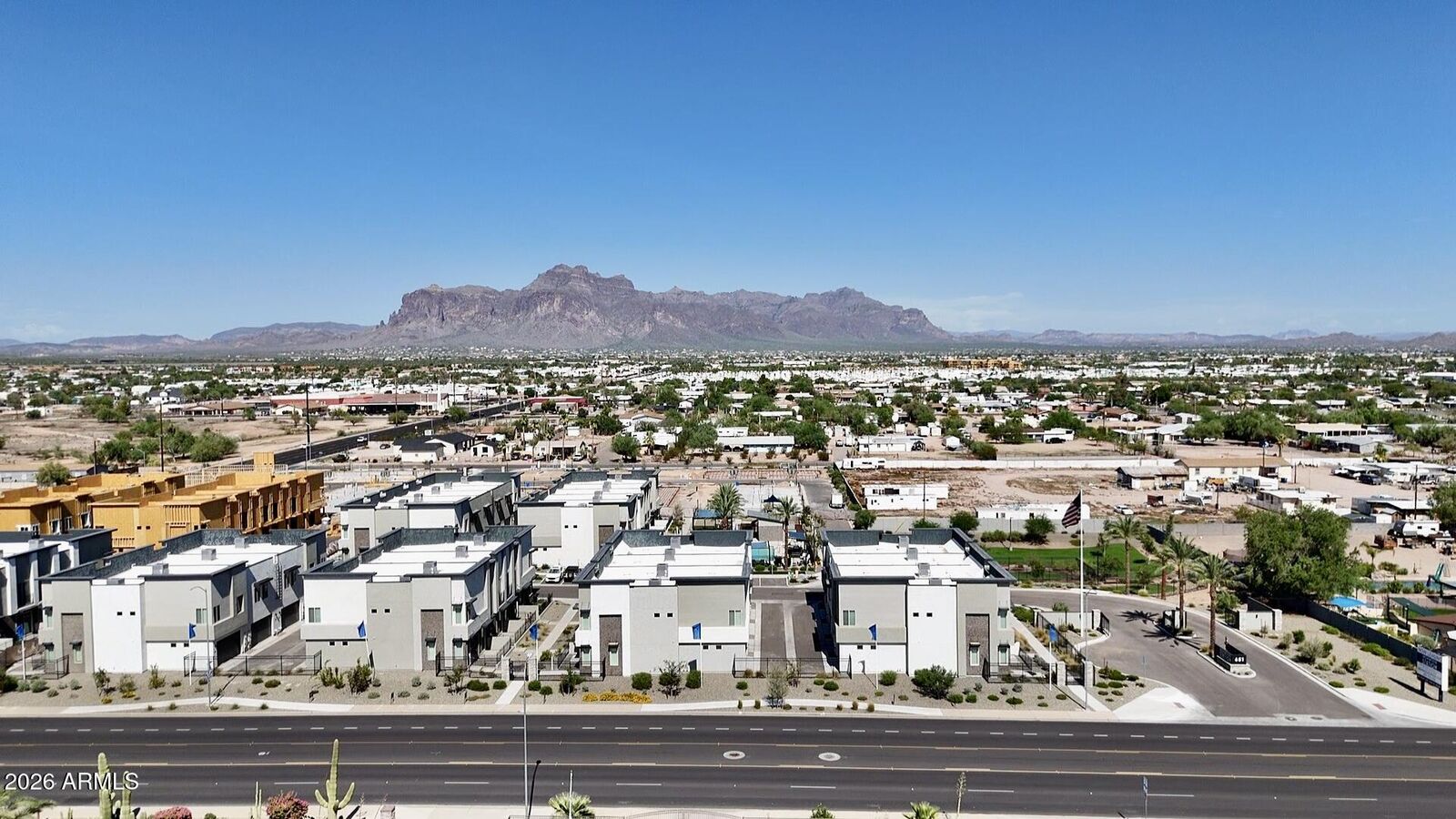 Property Photo:  662 N Ironwood Drive  AZ 85120 