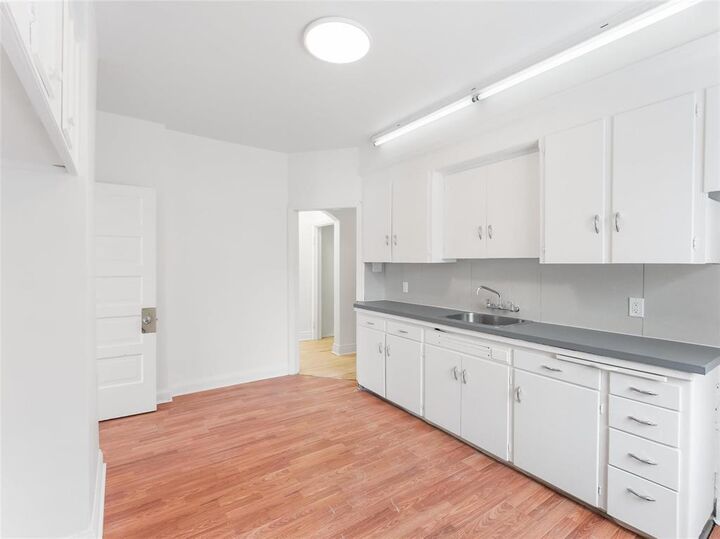 Property Photo: 492 Flora Avenue MB R2W 2S1