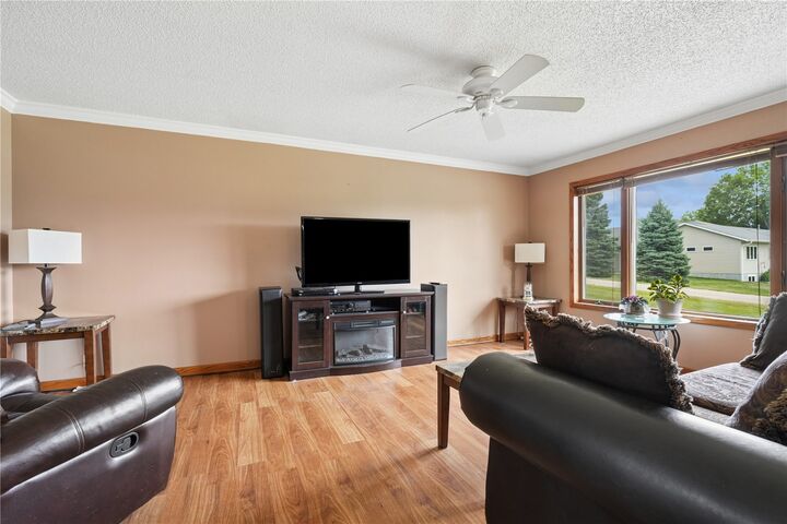 Property Photo:  2914 Windy Ridge Road NE  IA 52338 