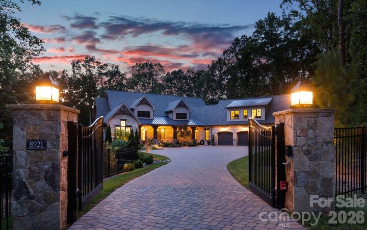 Property Photo:  8921 Island Point Road  NC 28278 