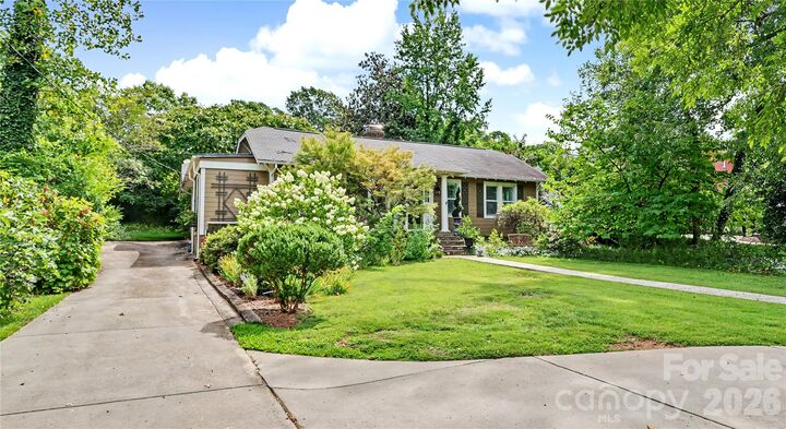 Property Photo:  2527 Sharon Road  NC 28211 