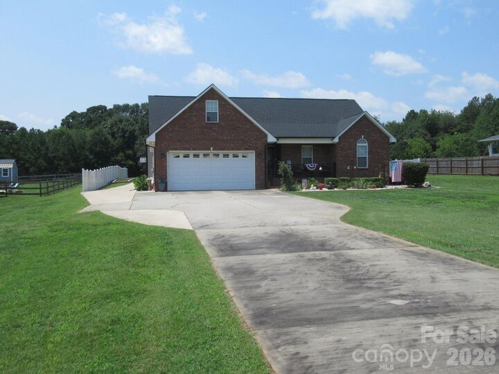 Property Photo: 1882 Shuford Road NC 28092