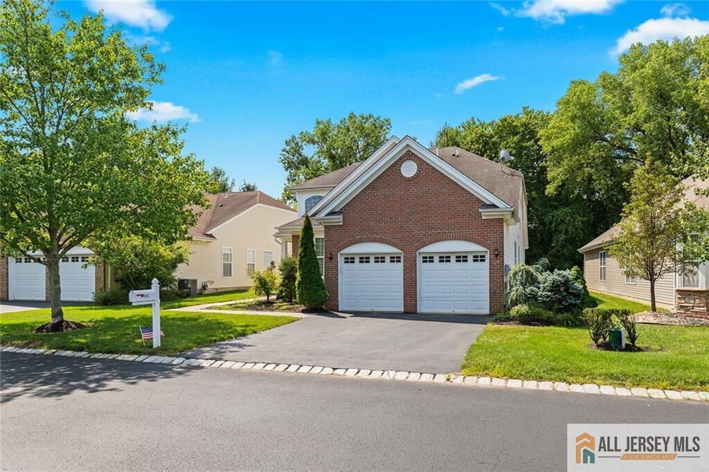 Property Photo:  95 Crescent Way 95  NJ 08831 