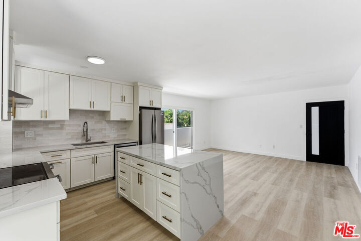 Property Photo:  929 N Stanley Ave, Unit 2  CA 90046 