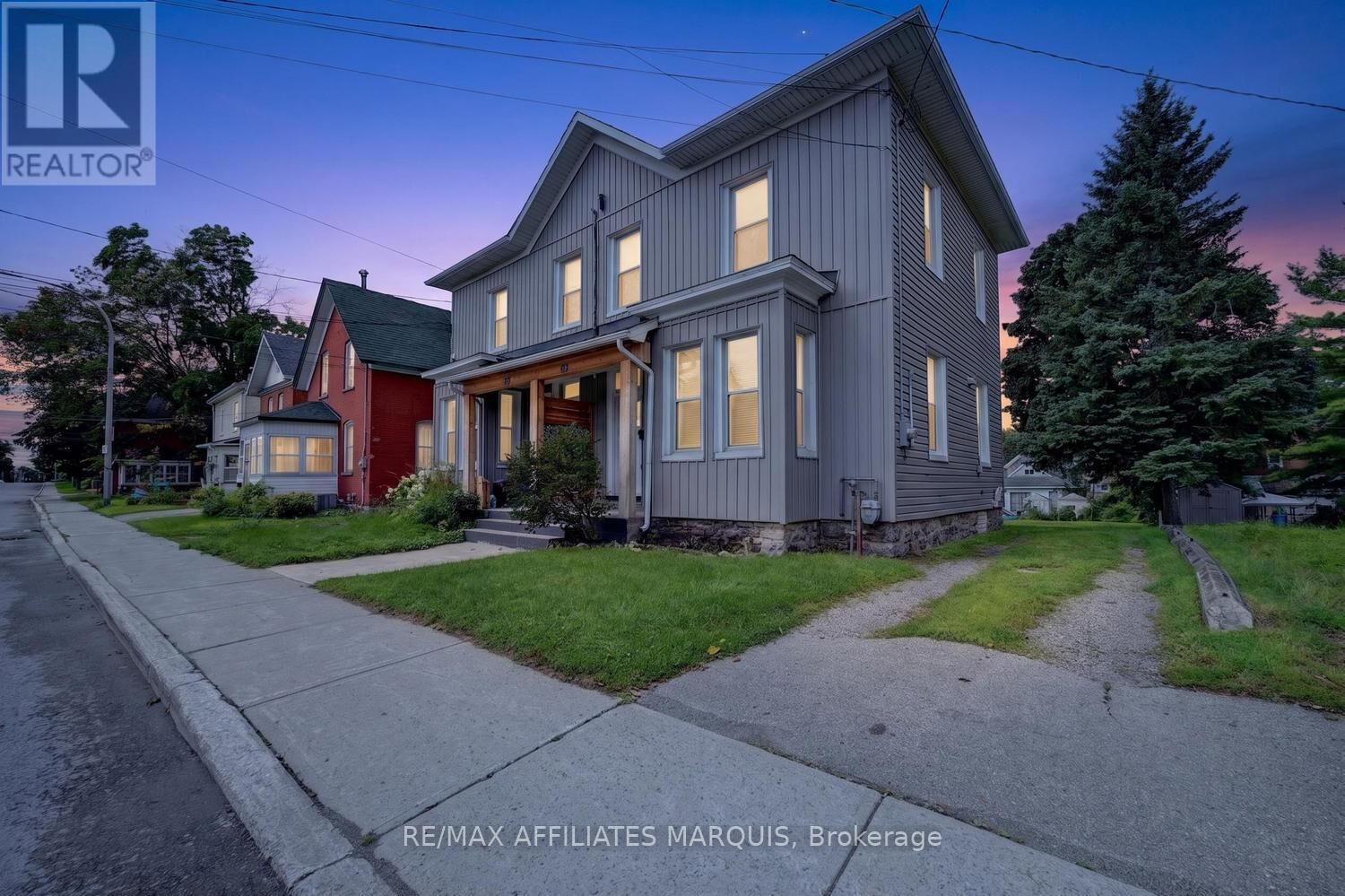 Property Photo:  88 Brockville Street  ON K7A 3Y2 