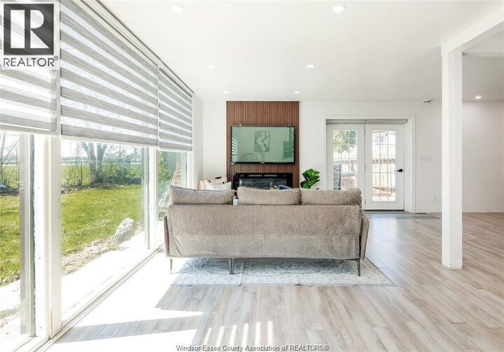 Property Photo:  22 University Drive  ON N7E 4V5 