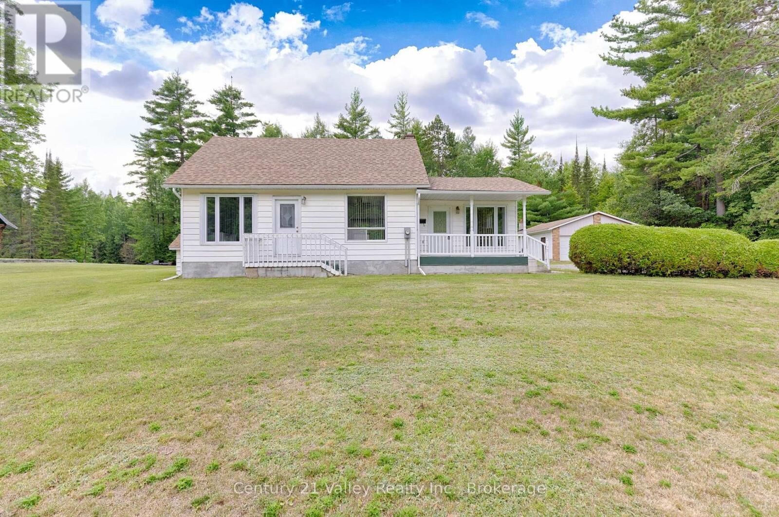 Property Photo: 33949 41 Highway ON K0J 1T0