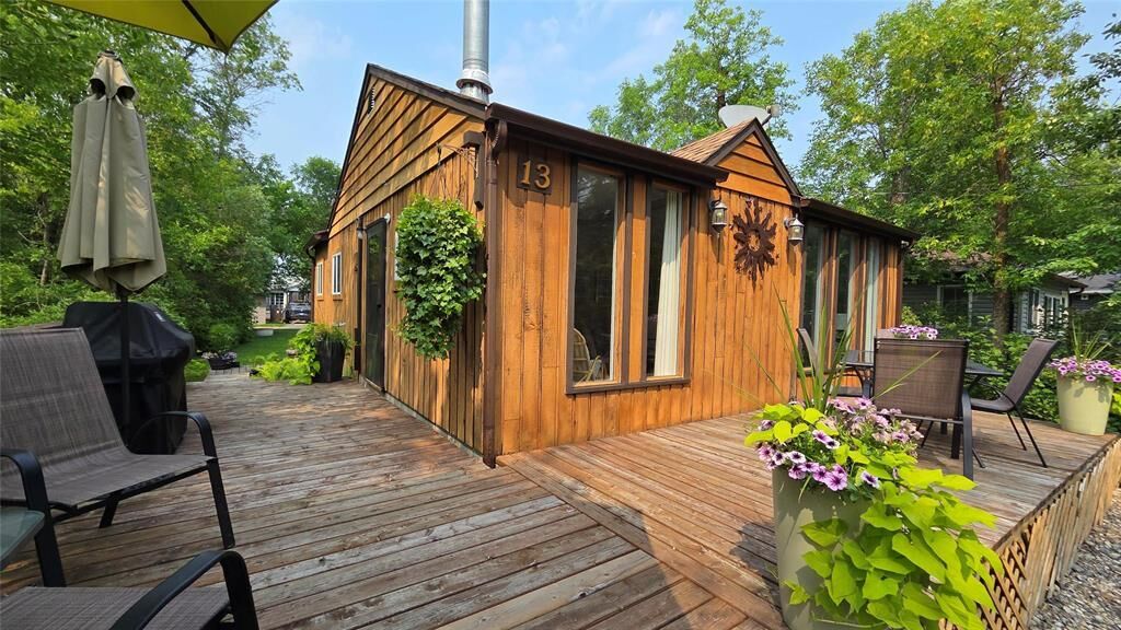 Property Photo: 13 Ralph Avenue MB R0C 2B0