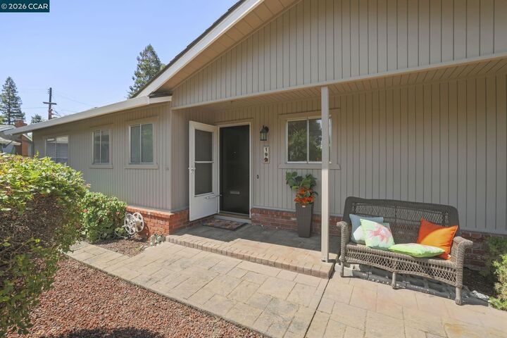 Property Photo: 19 Mardock Ct CA 94523