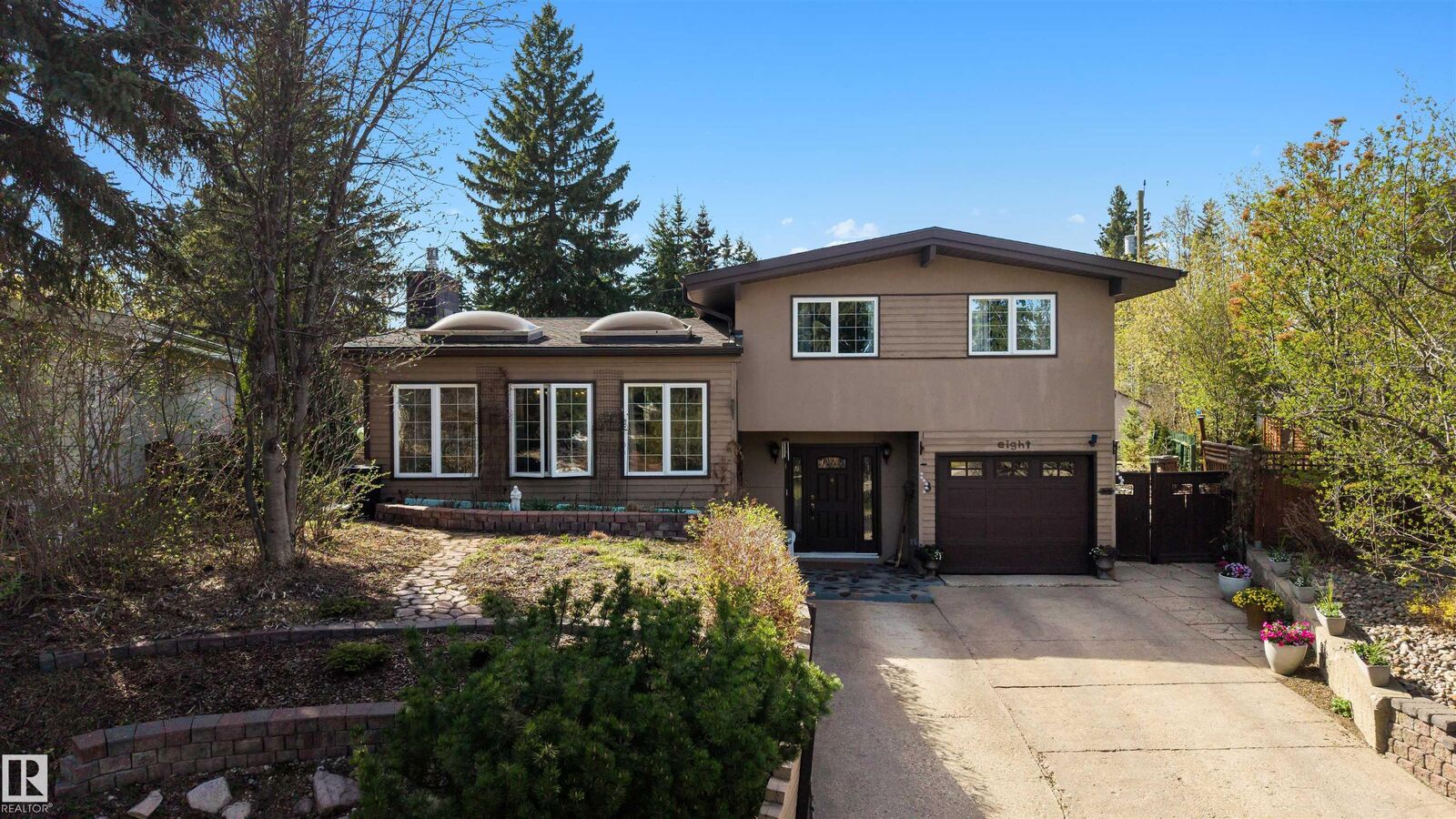 Property Photo:  8 Garland Place  AB T8N 1A7 