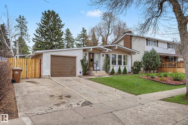Property Photo:  2 Fermont Street  AB T8N 1W8 