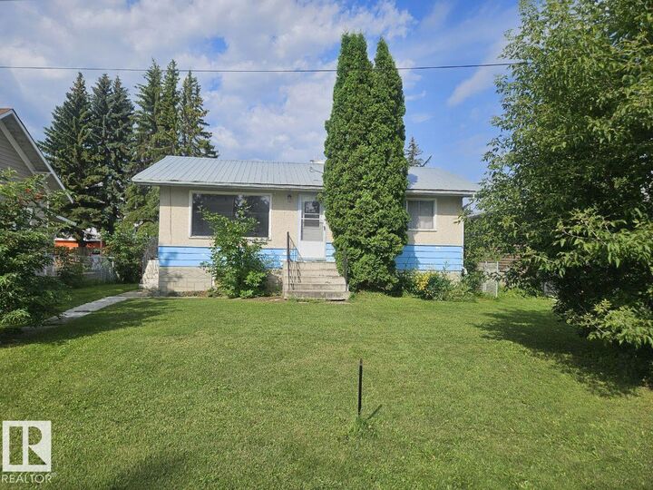 Property Photo:  5024 50 Street  AB T0B 0C0 