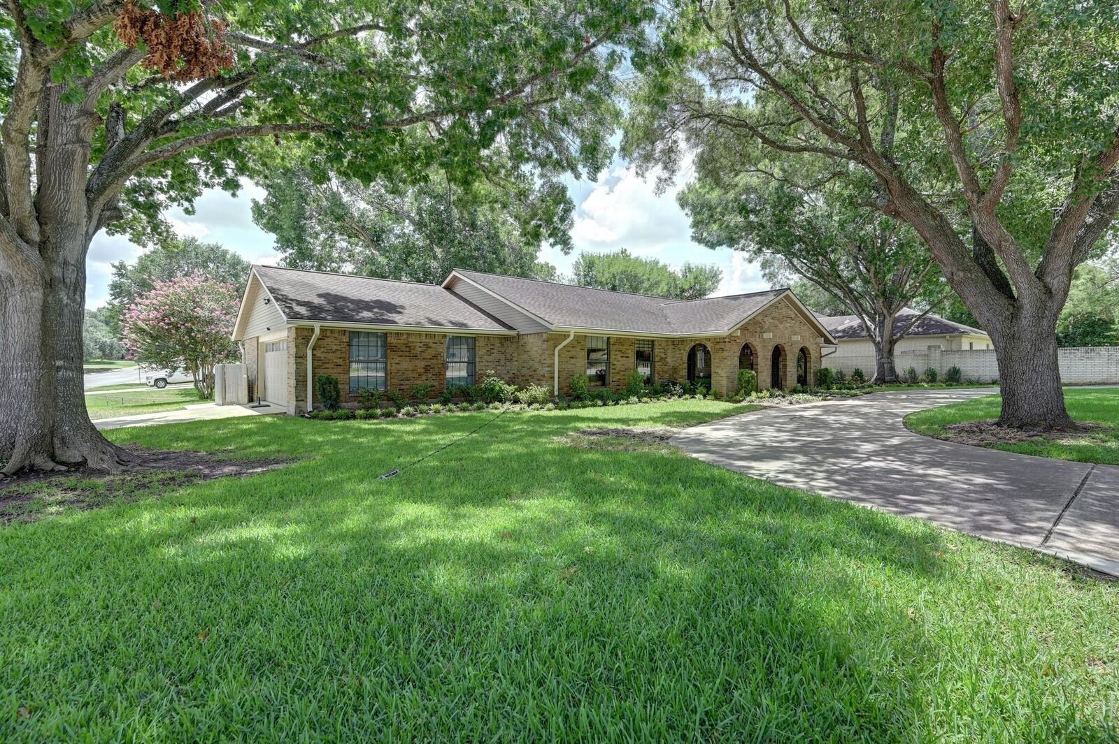 Property Photo: 204 E Stone Street TX 77833