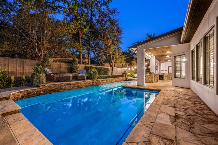 Property Photo: 21 Carolane Trail TX 77024
