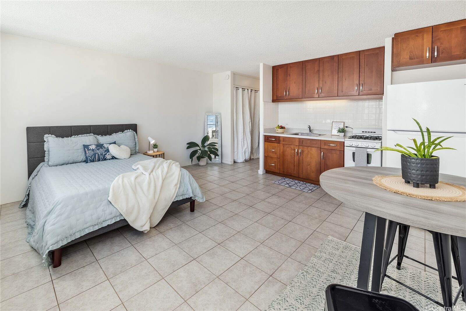 Property Photo:  1550 Wilder Avenue A1107  HI 96822 