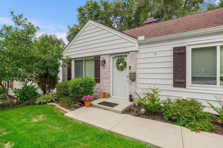 Property Photo: 2613 W 76th Street KS 66208