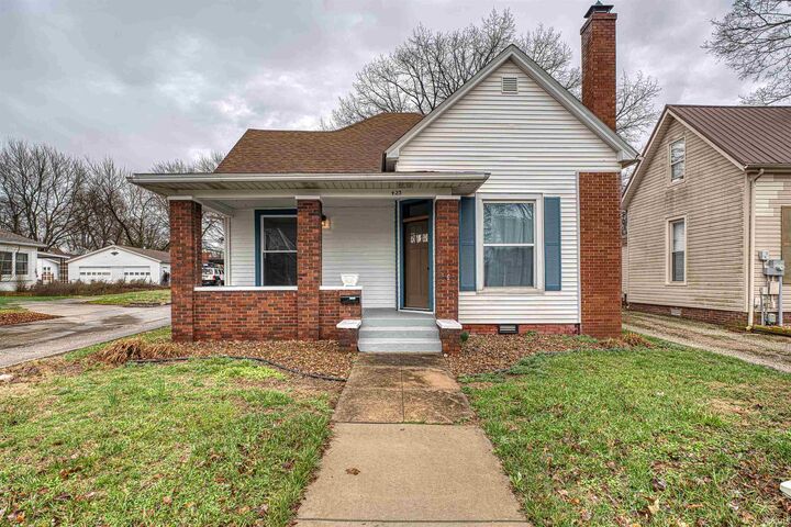 Property Photo:  423 N 3rd Street  IN 47601 