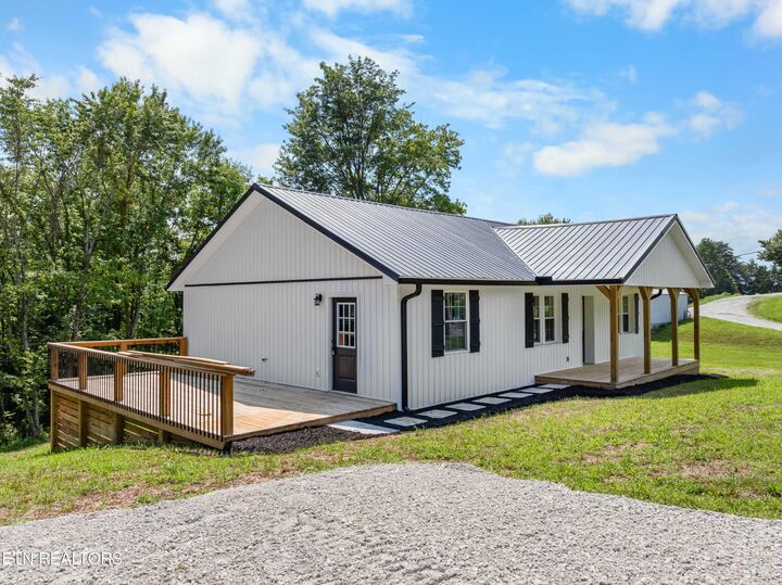 Property Photo: 994 Pinecrest Rd TN 37757