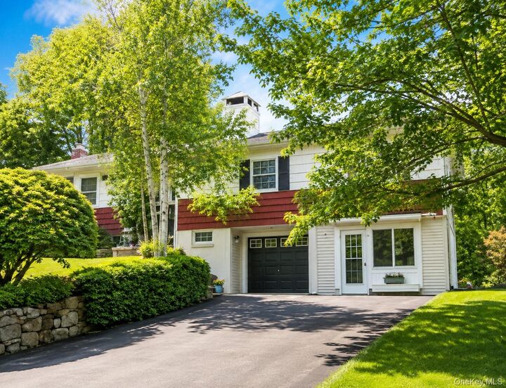 Property Photo:  1 Hendrie Dr Extension  CT 06870 