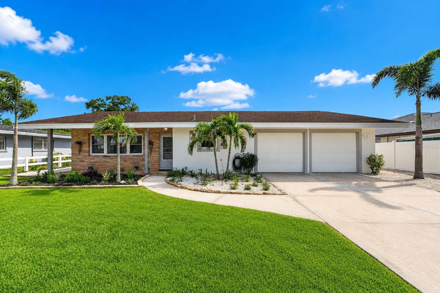 Property Photo:  2711 27th Avenue Drive W  FL 34205 