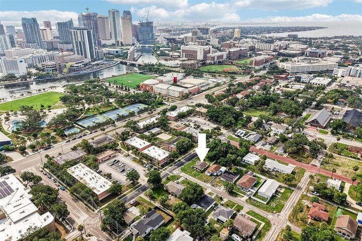 Property Photo: 1002 W Nassau Street FL 33607