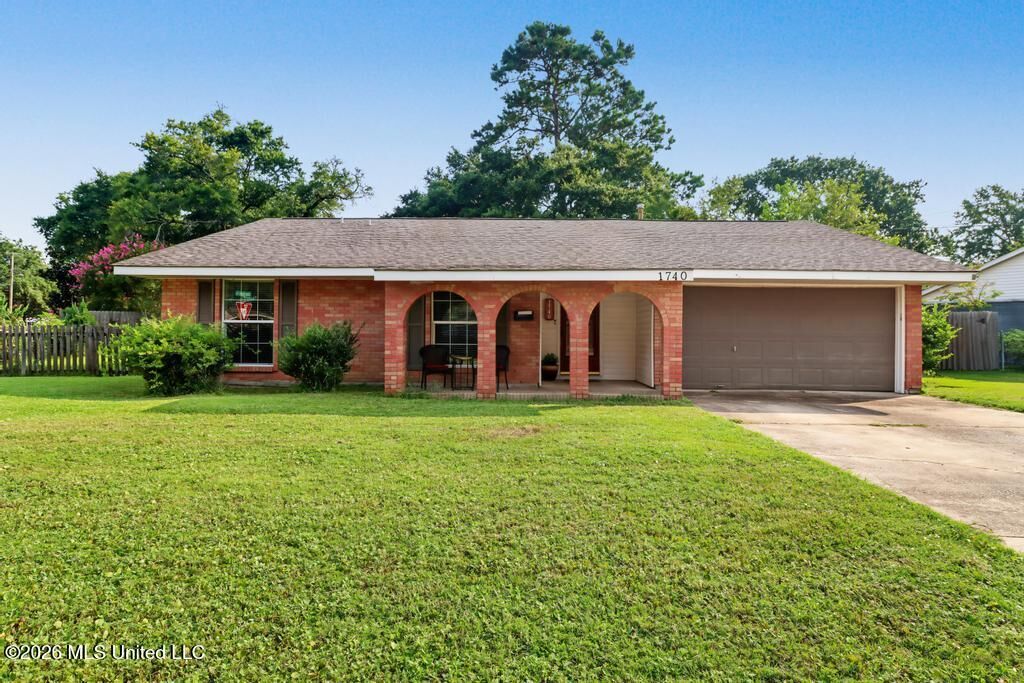 Property Photo:  1740 Thomas Jefferson Drive  MS 39531 